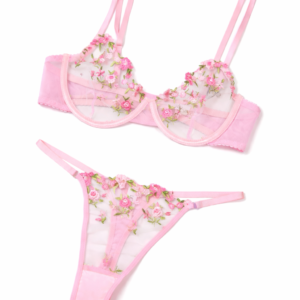 Conjunto íntimo rosa con flores
